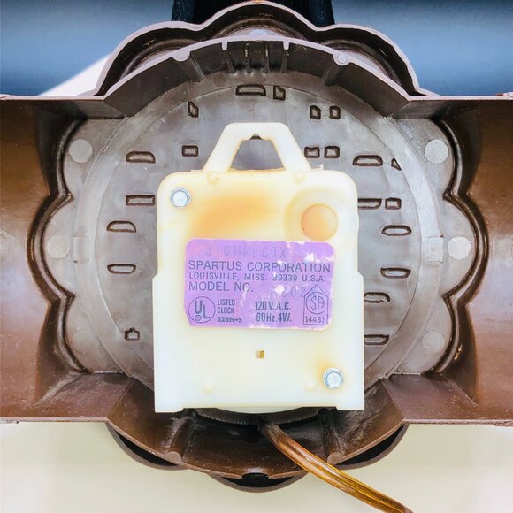 Vintage 70s SPARTUS USA Plastic Faux Wood Rolling Pin Plug In Wall Clock Rustic - Picture 6 of 14